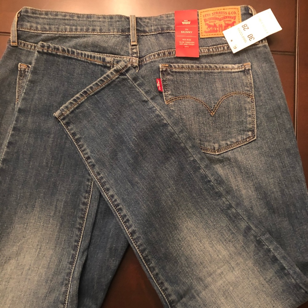 NEW W/TAGS LEVIS 711 skinny 30x28
